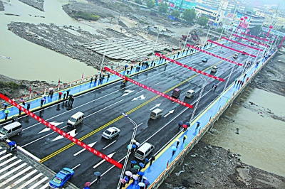 �������Y