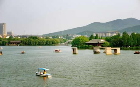 �������Y