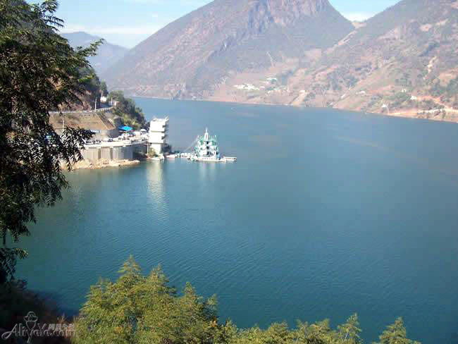 �������Y